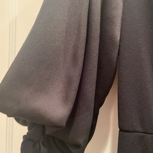 Black column evening gown with balloon sleeves - Picture 4 of 5